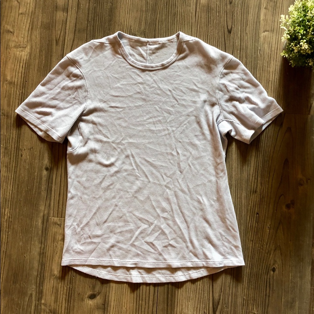 Lululemon Men’s waffle texture shirt